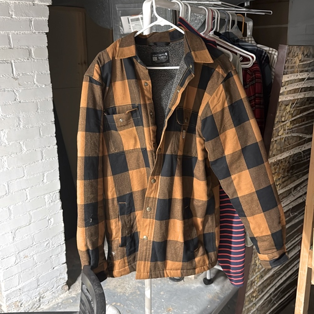 Men’s carhartt winter coat. Fleece lined. Large.